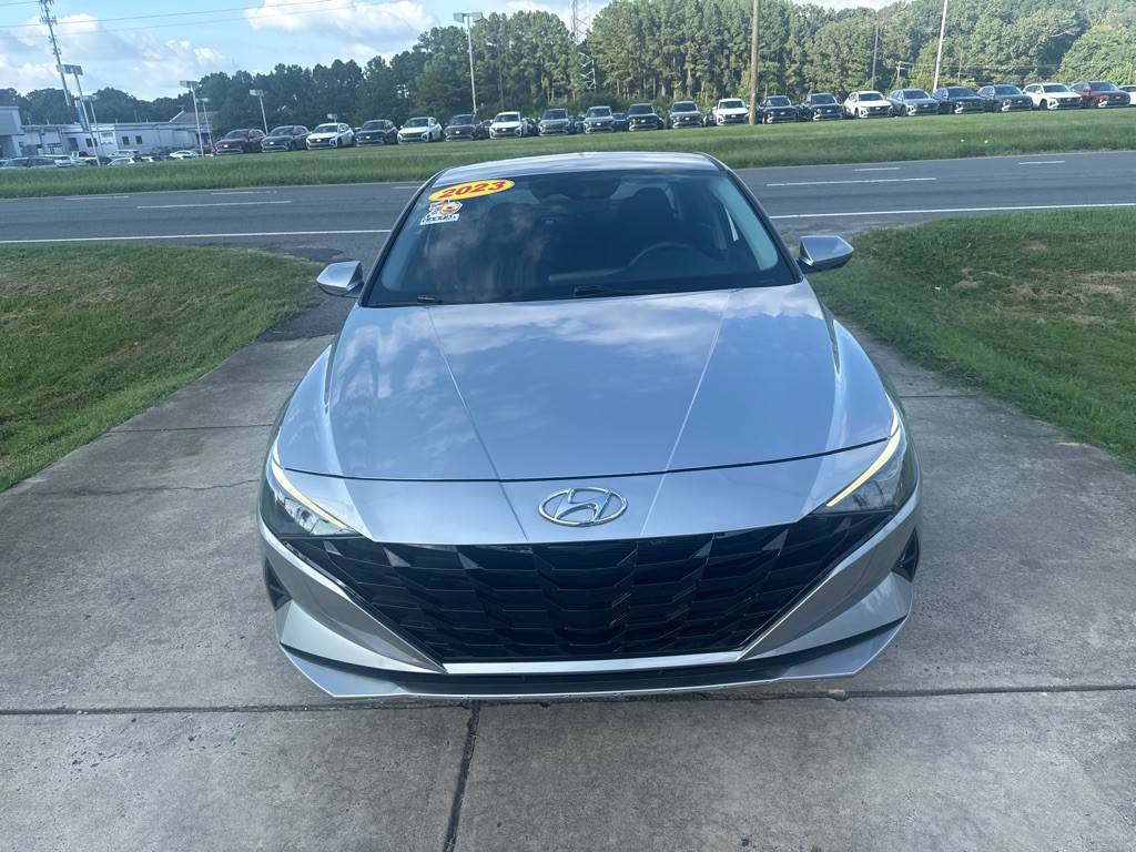 2023 Hyundai Elantra Image 3