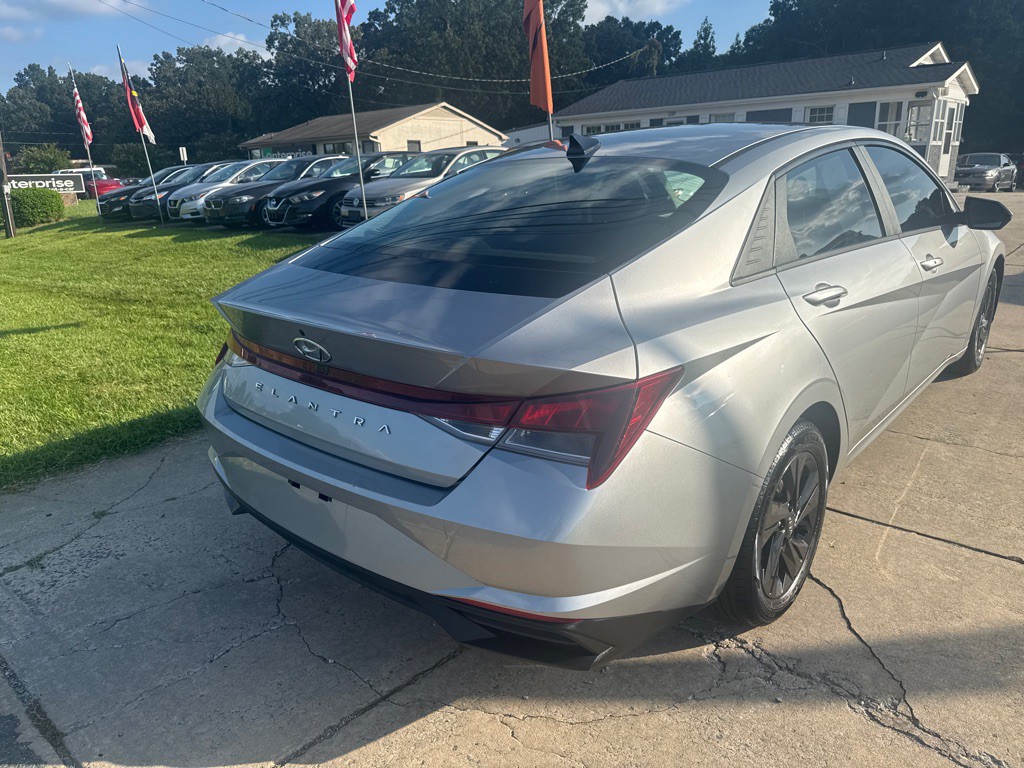 2023 Hyundai Elantra Image 8