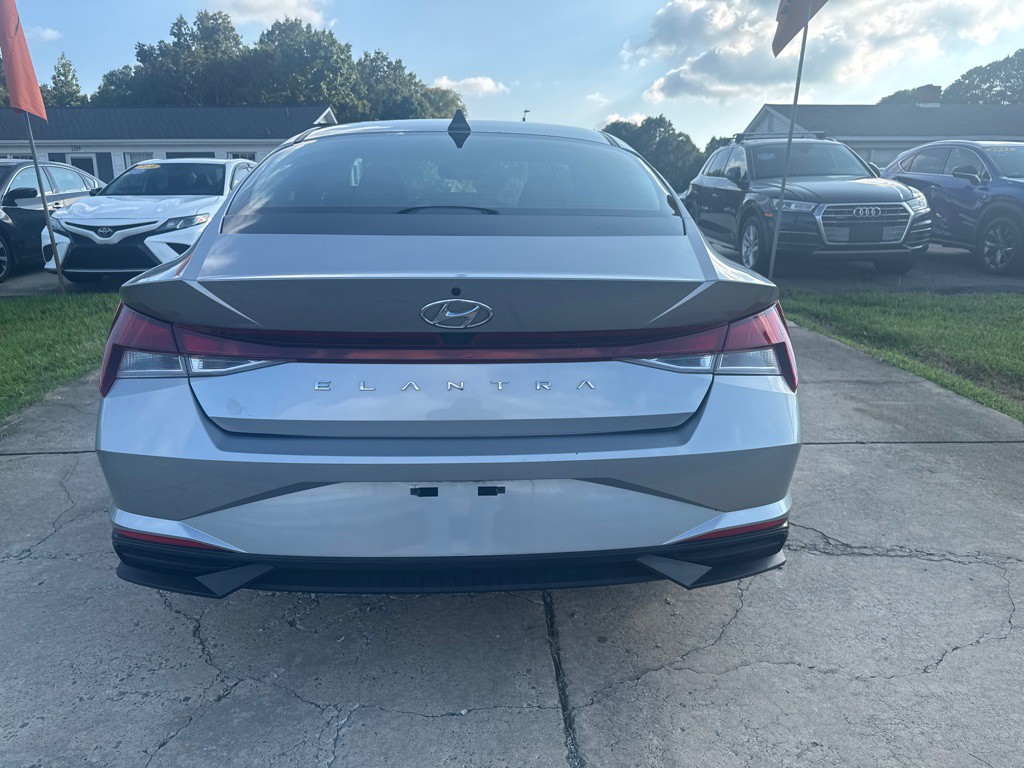 2023 Hyundai Elantra Image 12