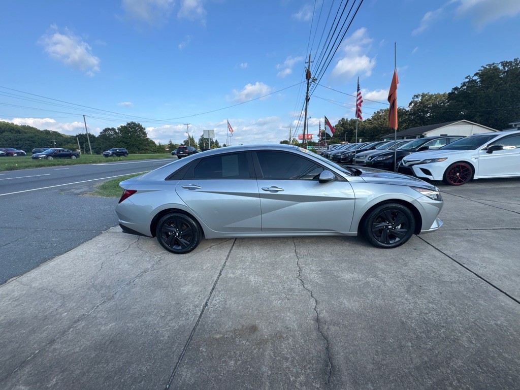 2023 Hyundai Elantra Image 13