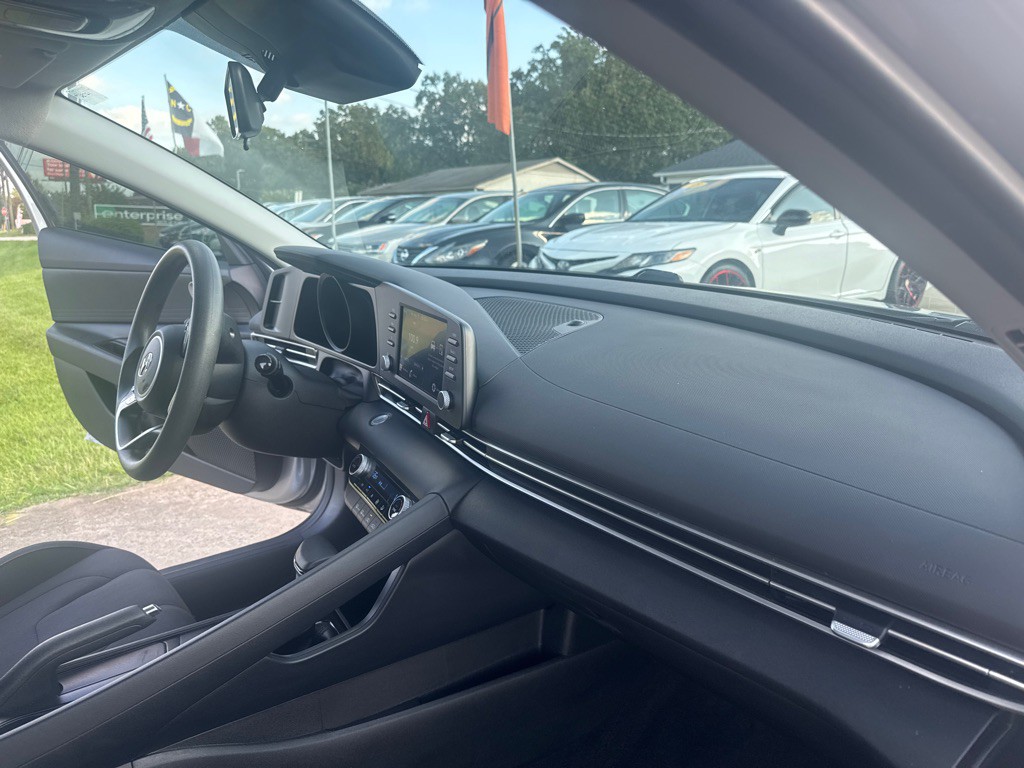 2023 Hyundai Elantra Image 16
