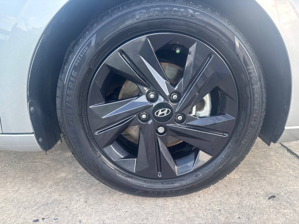 2023 Hyundai Elantra Image 35