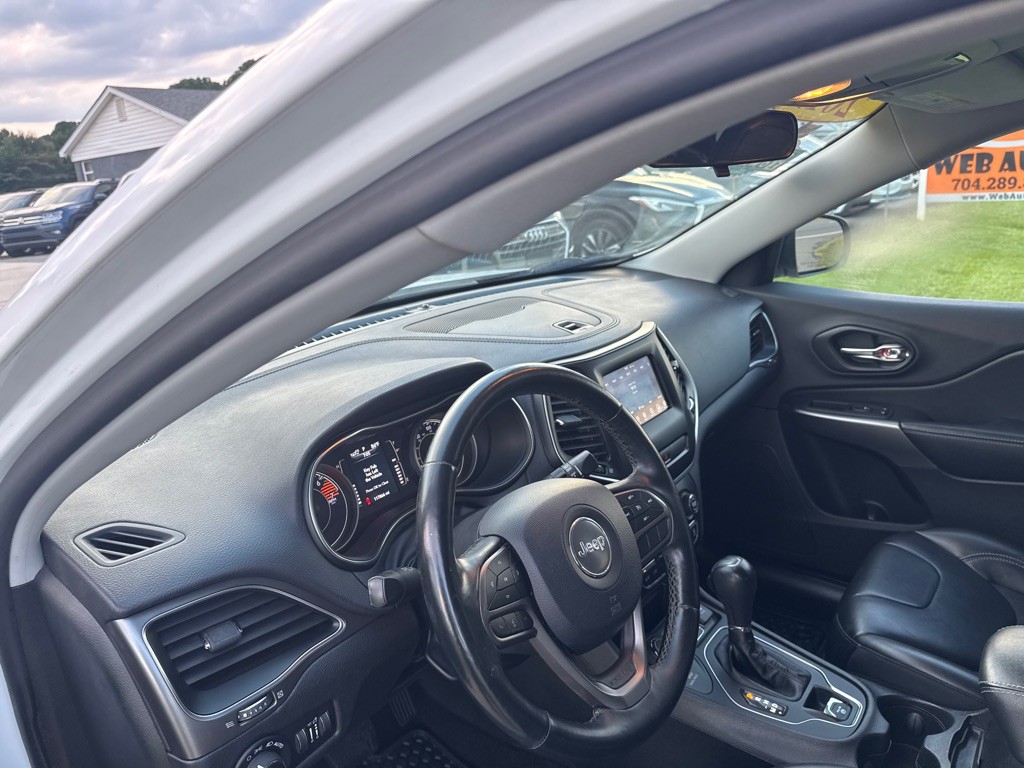 2019 Jeep Cherokee Image 16