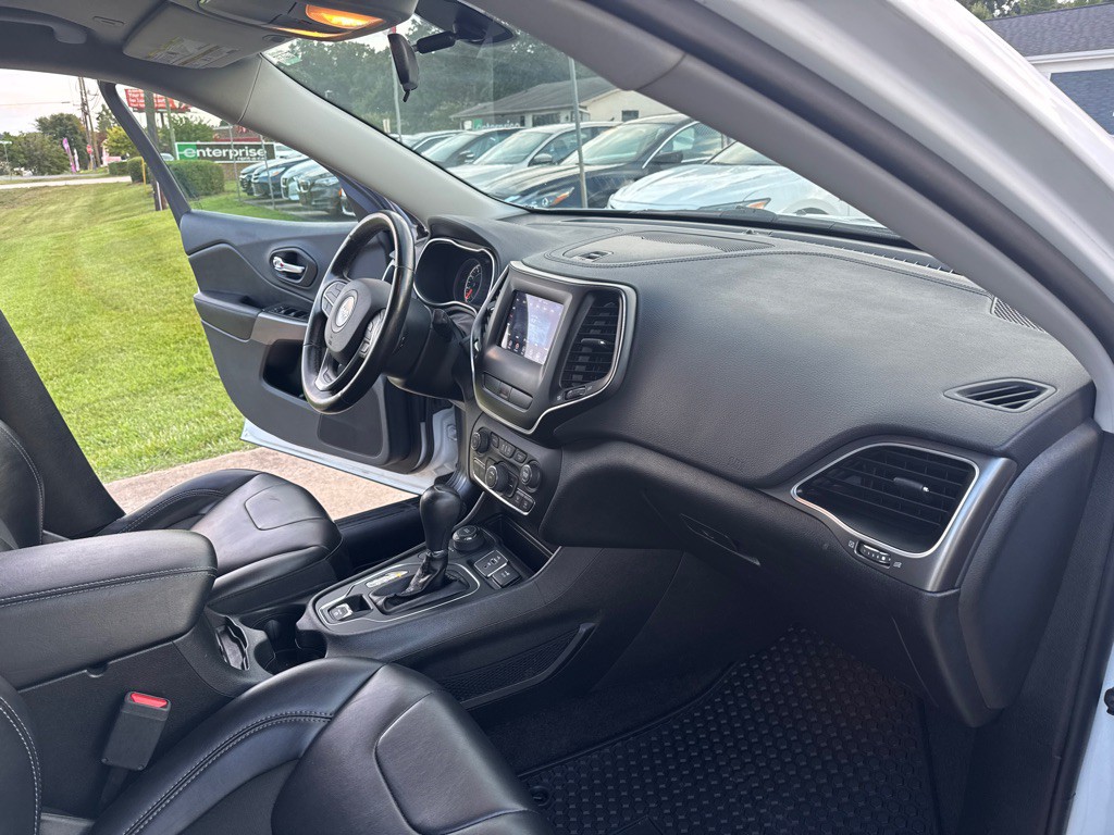 2019 Jeep Cherokee Image 17
