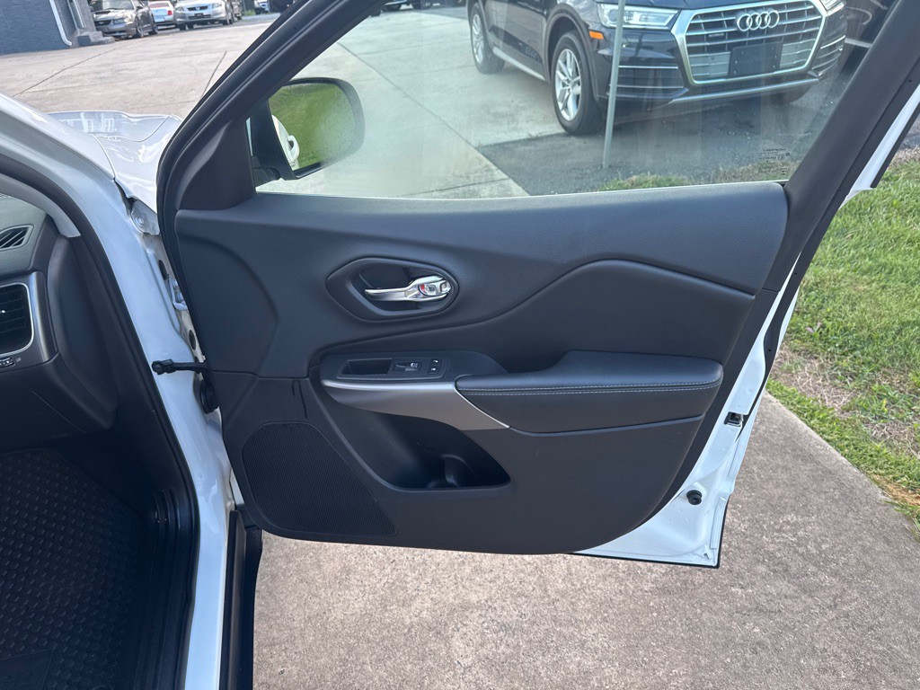 2019 Jeep Cherokee Image 24