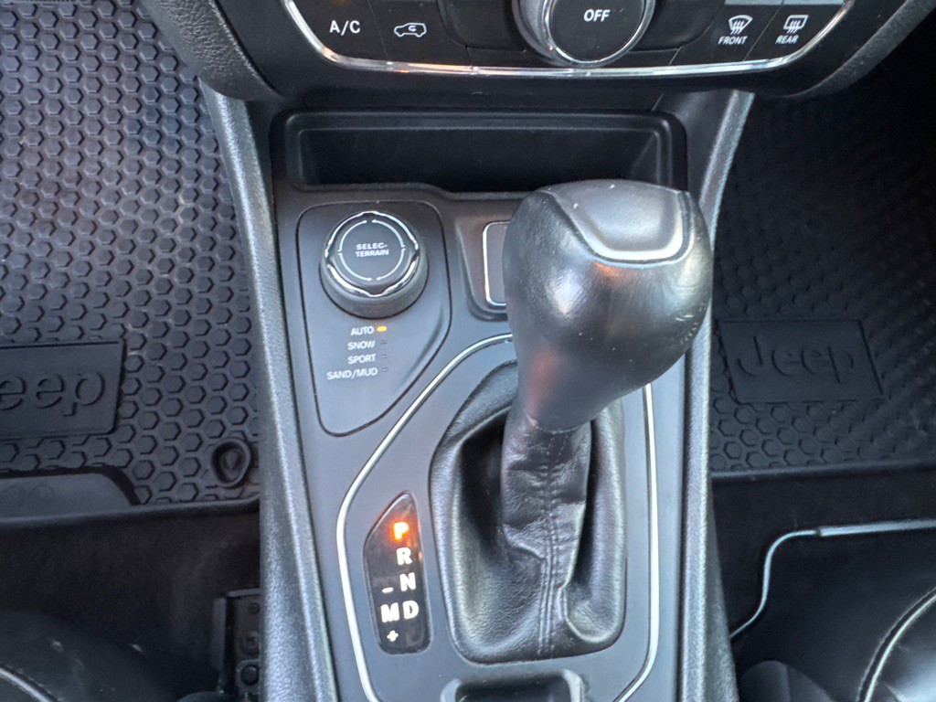 2019 Jeep Cherokee Image 32