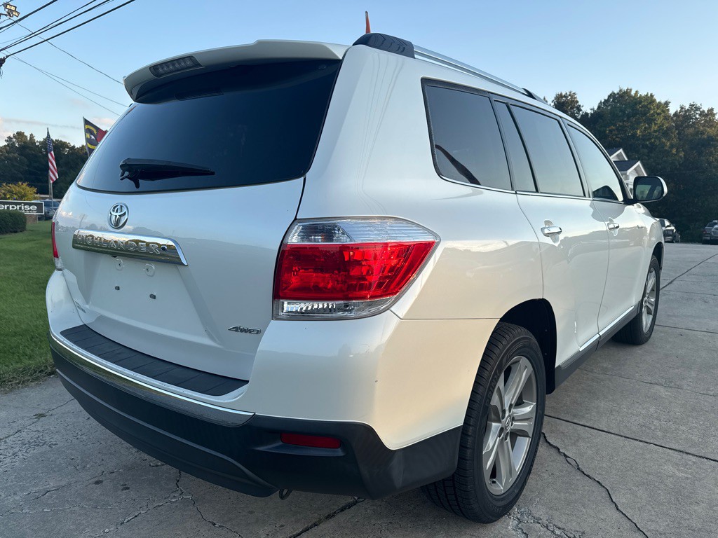 2013 Toyota Highlander Image 10