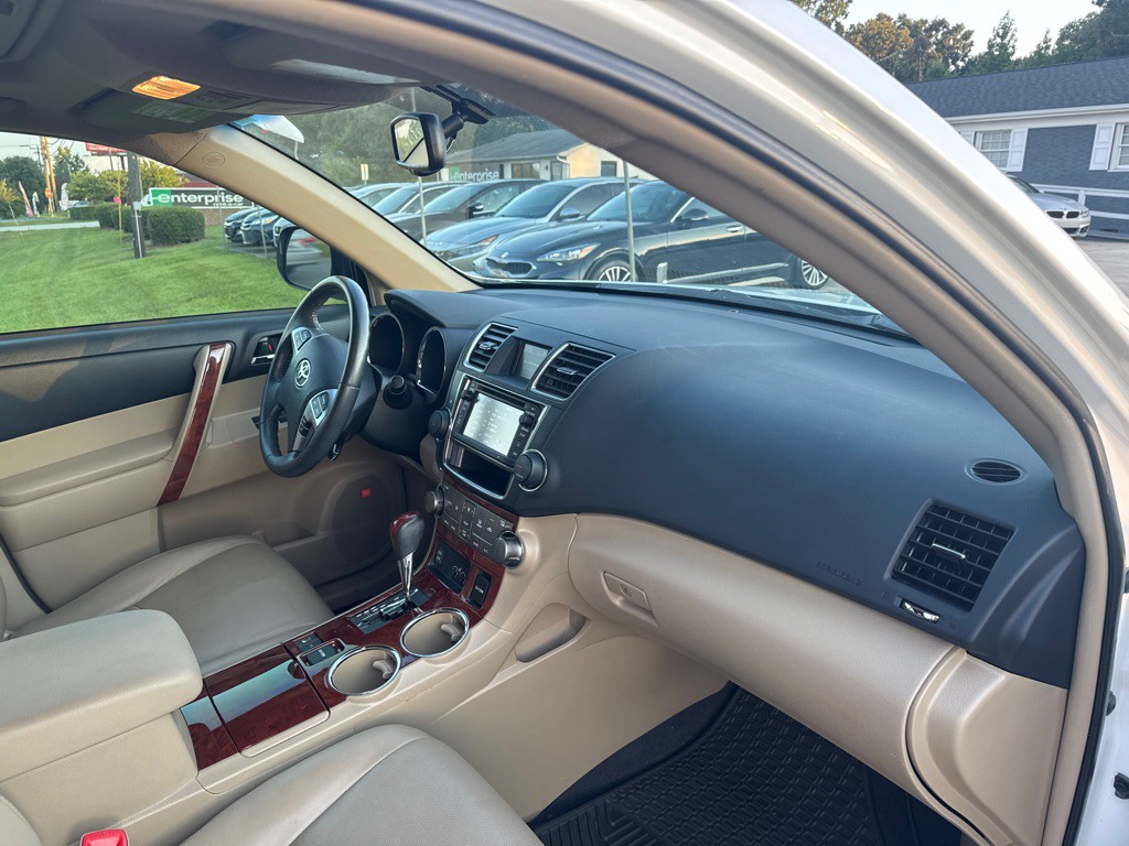 2013 Toyota Highlander Image 17
