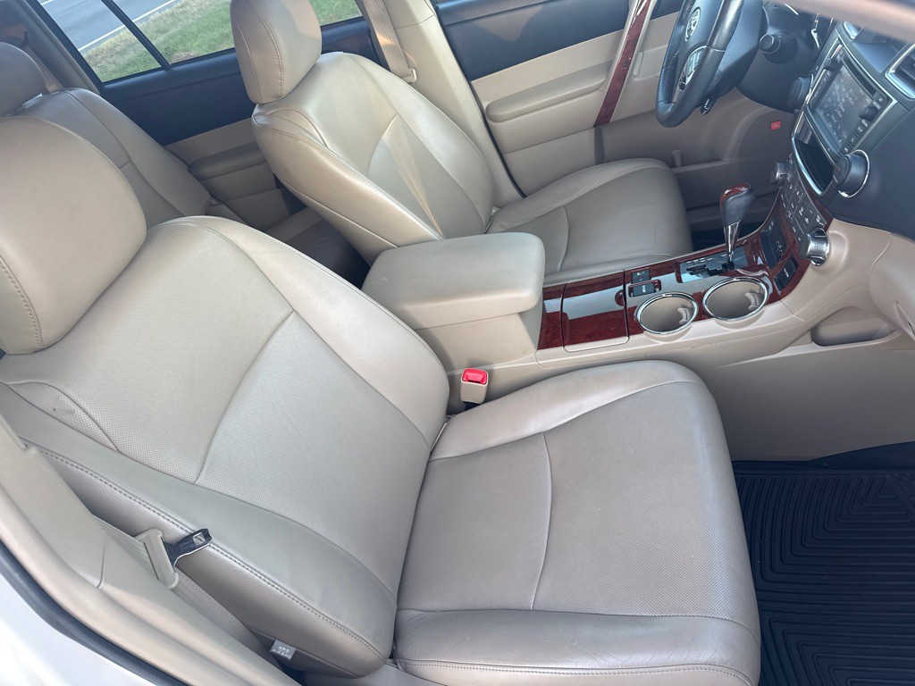 2013 Toyota Highlander Image 18