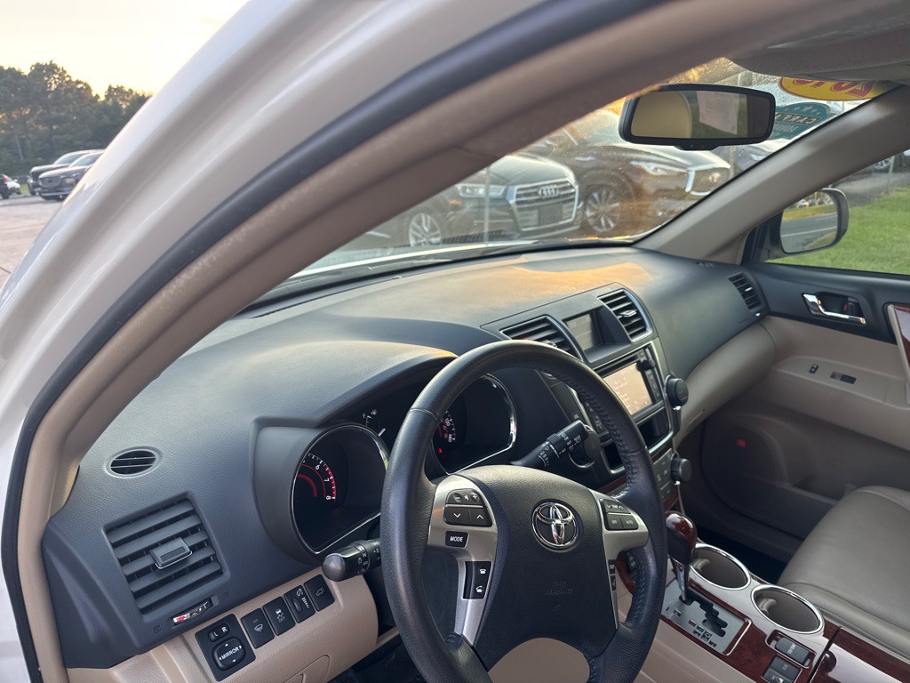 2013 Toyota Highlander Image 19
