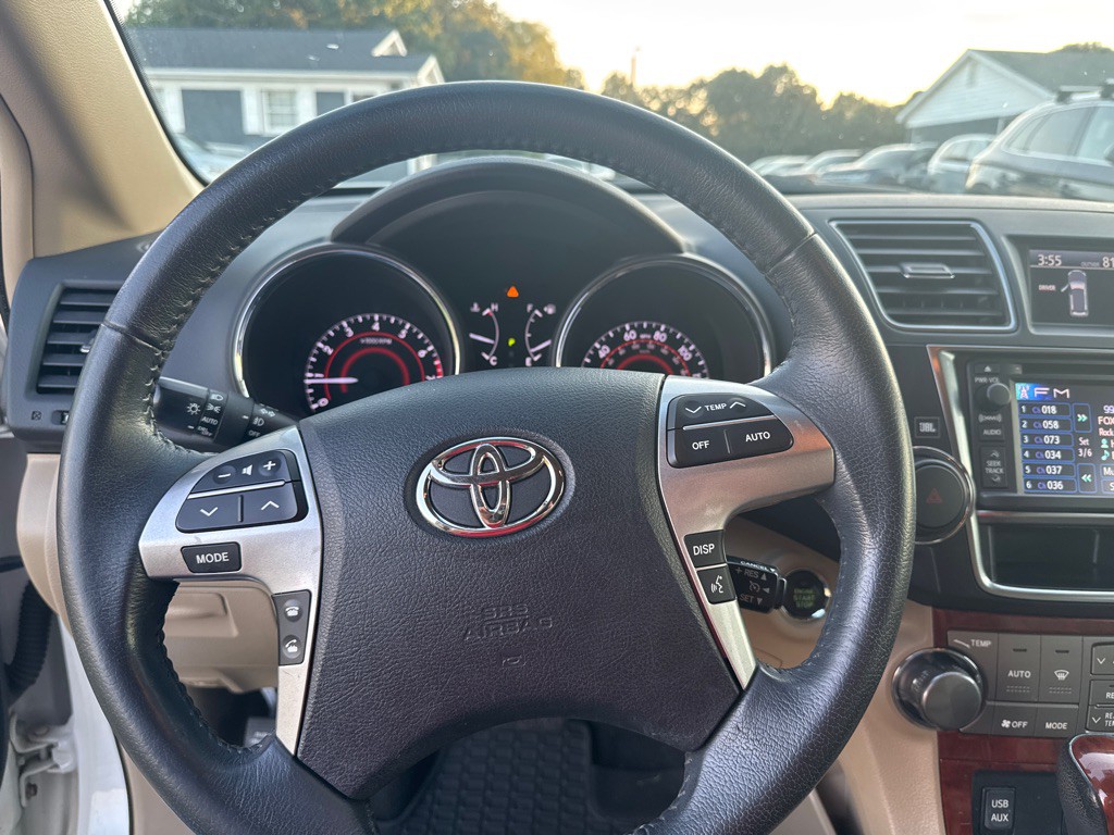 2013 Toyota Highlander Image 25