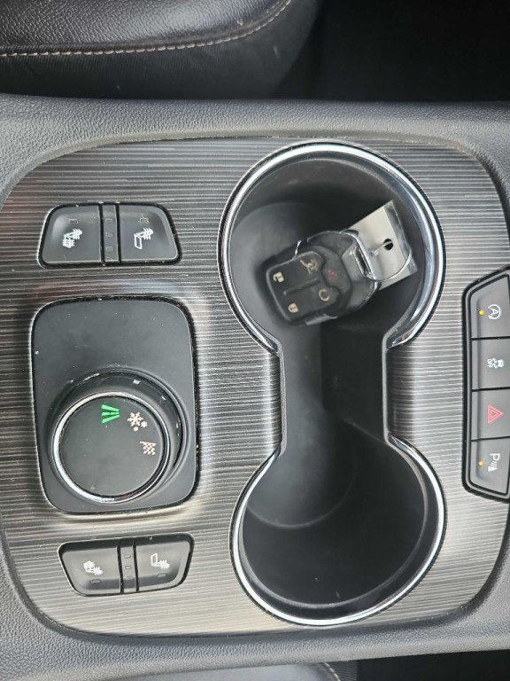 2020 GMC Acadia Image 25