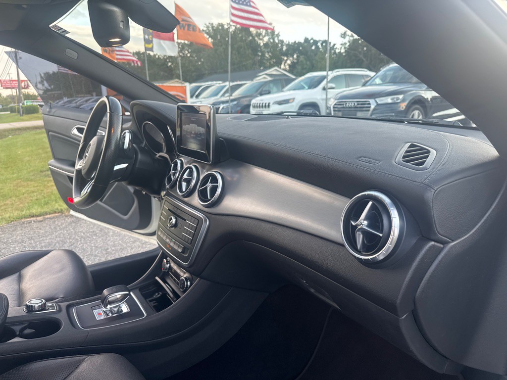 2015 Mercedes-Benz CLA-Class Image 18