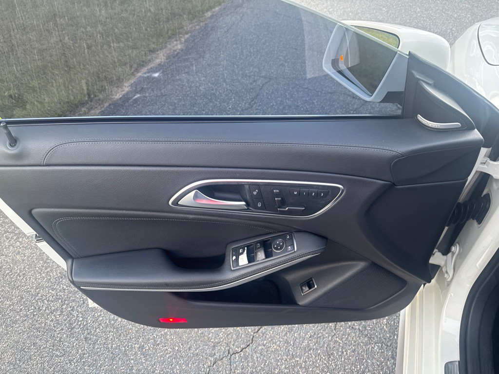 2015 Mercedes-Benz CLA-Class Image 35
