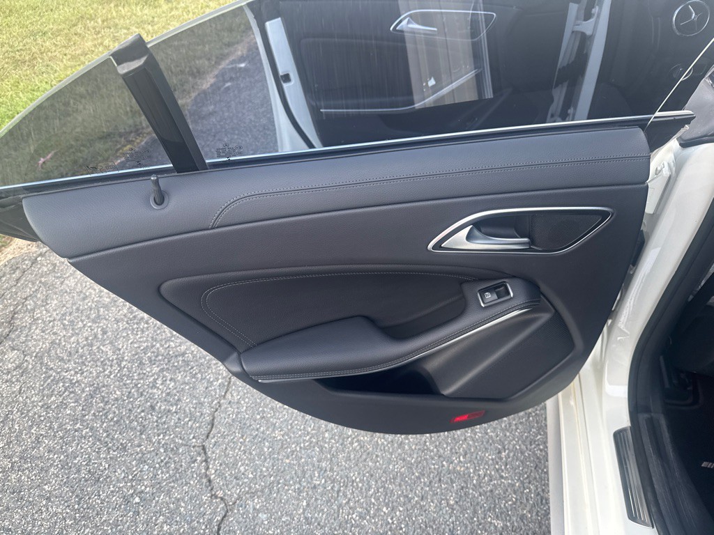 2015 Mercedes-Benz CLA-Class Image 36