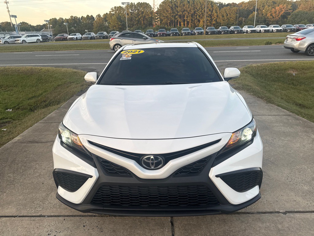 2021 Toyota Camry Image 3