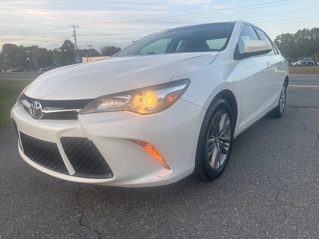 2017 Toyota Camry Image 1