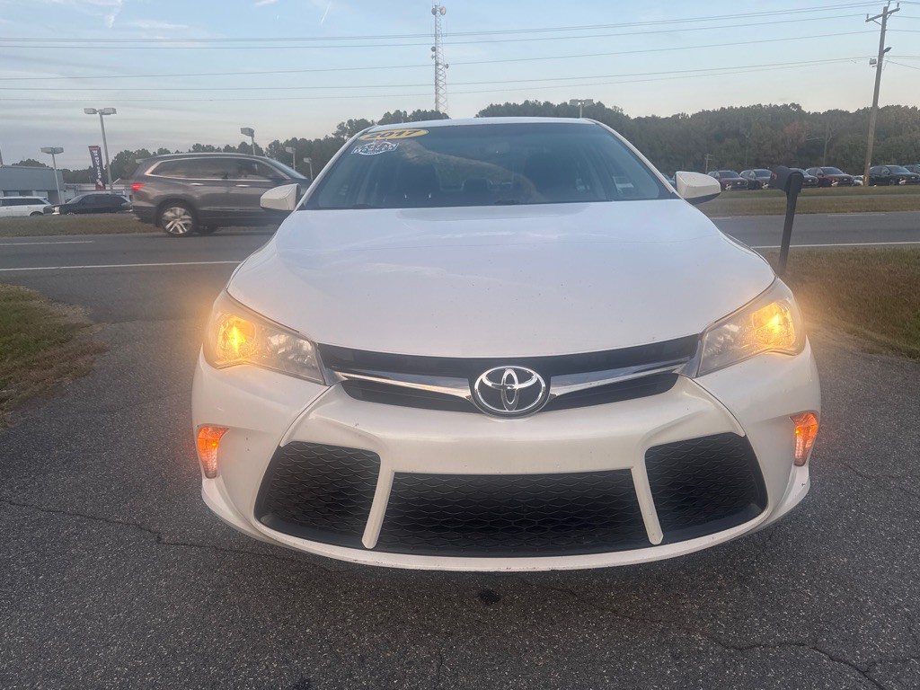 2017 Toyota Camry Image 2