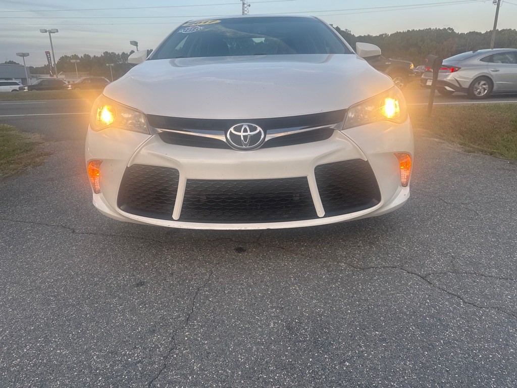 2017 Toyota Camry Image 5