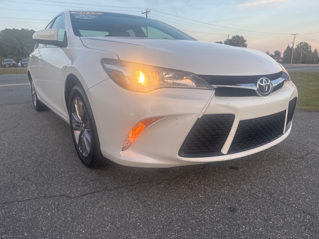 2017 Toyota Camry Image 6