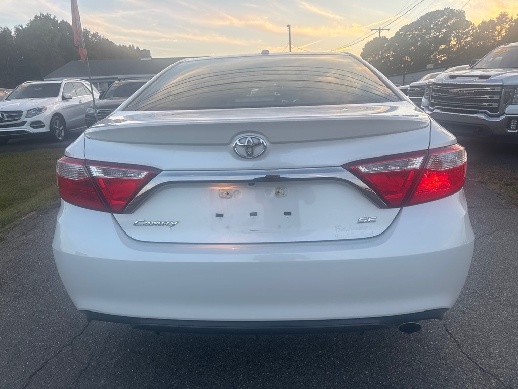 2017 Toyota Camry Image 8