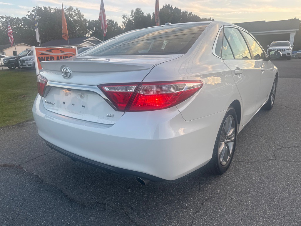 2017 Toyota Camry Image 9