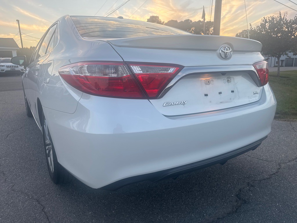 2017 Toyota Camry Image 10