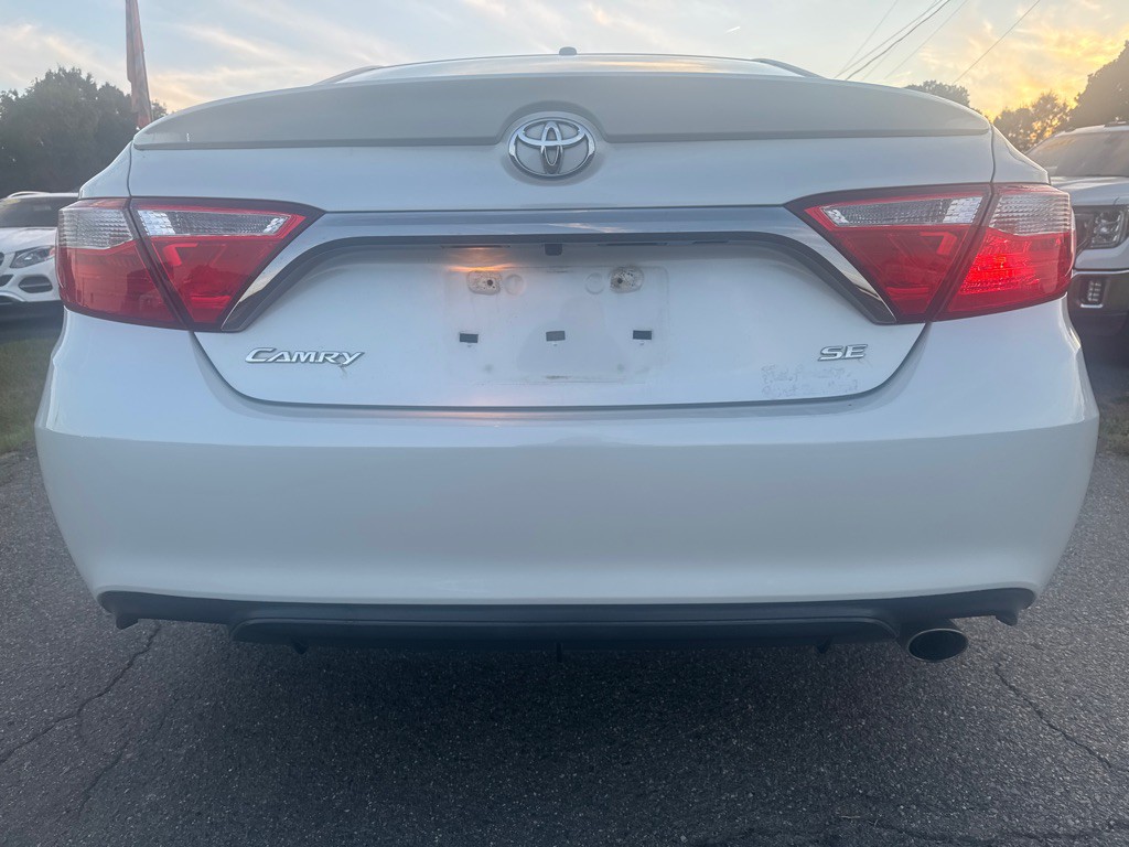 2017 Toyota Camry Image 11