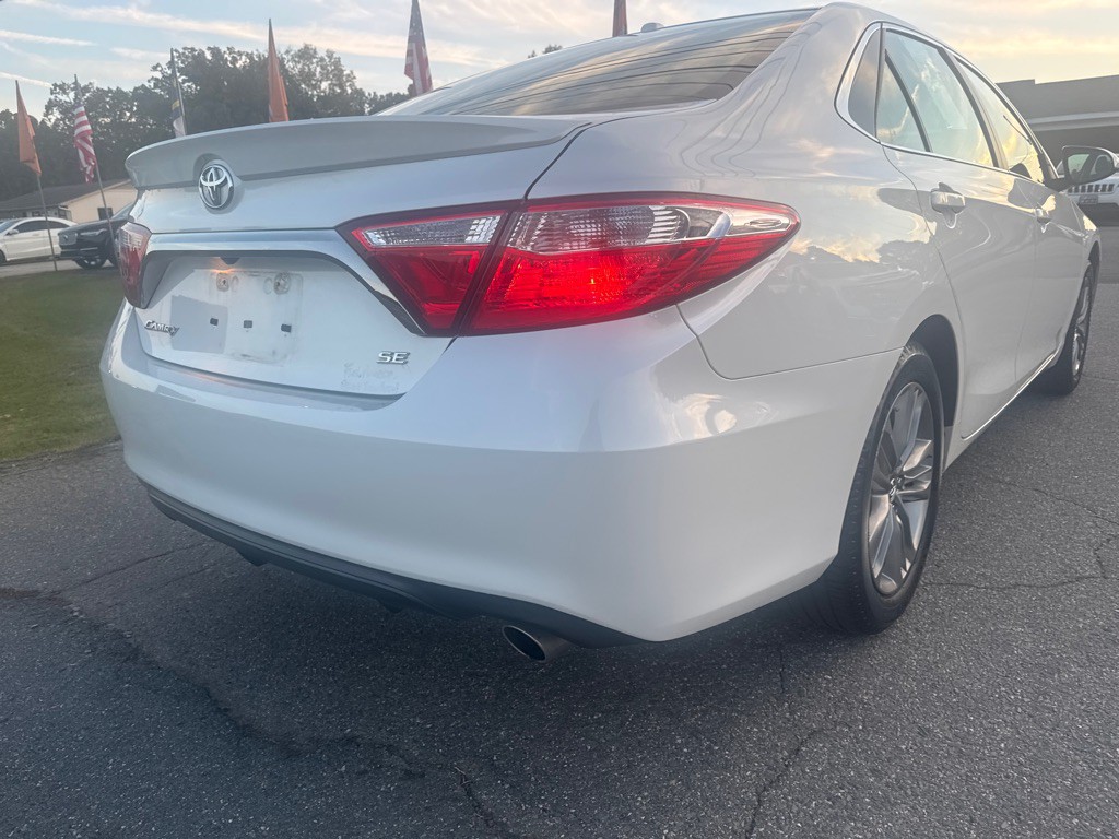 2017 Toyota Camry Image 12