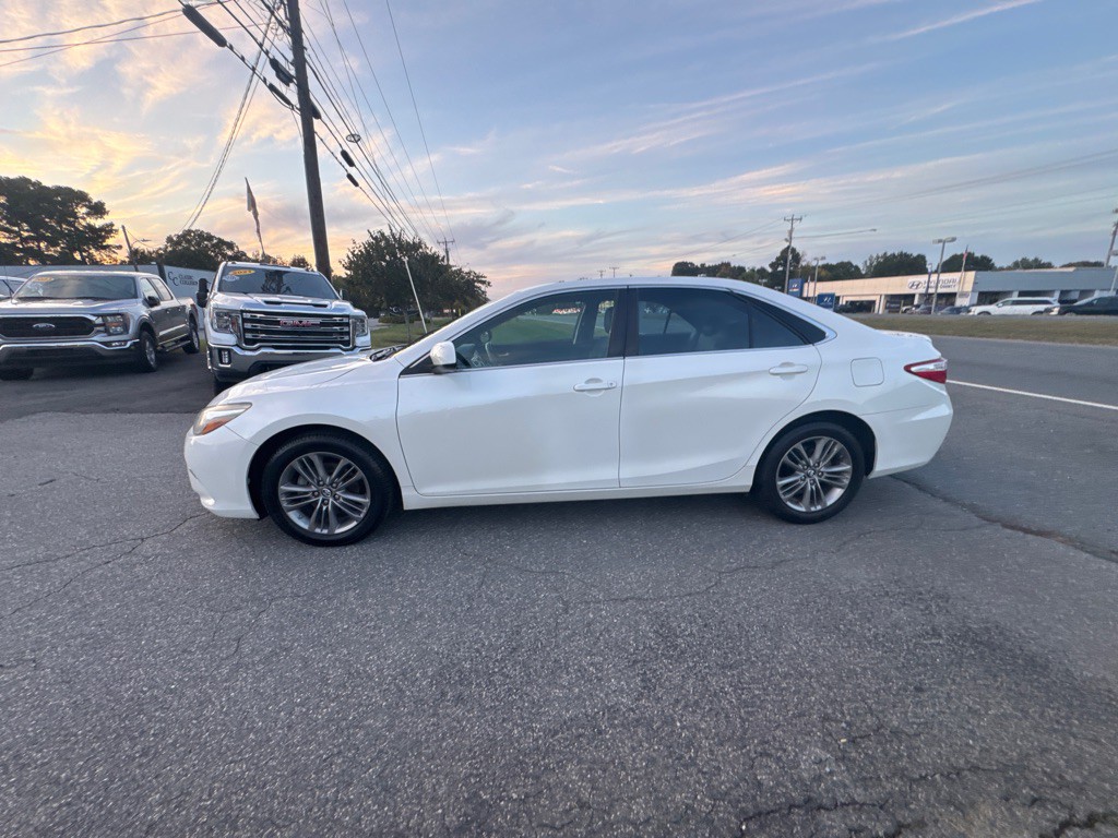 2017 Toyota Camry Image 13