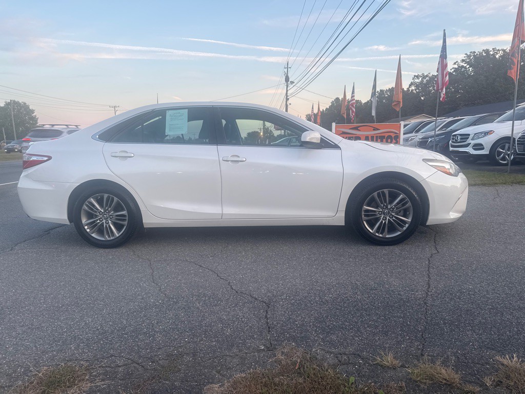 2017 Toyota Camry Image 14