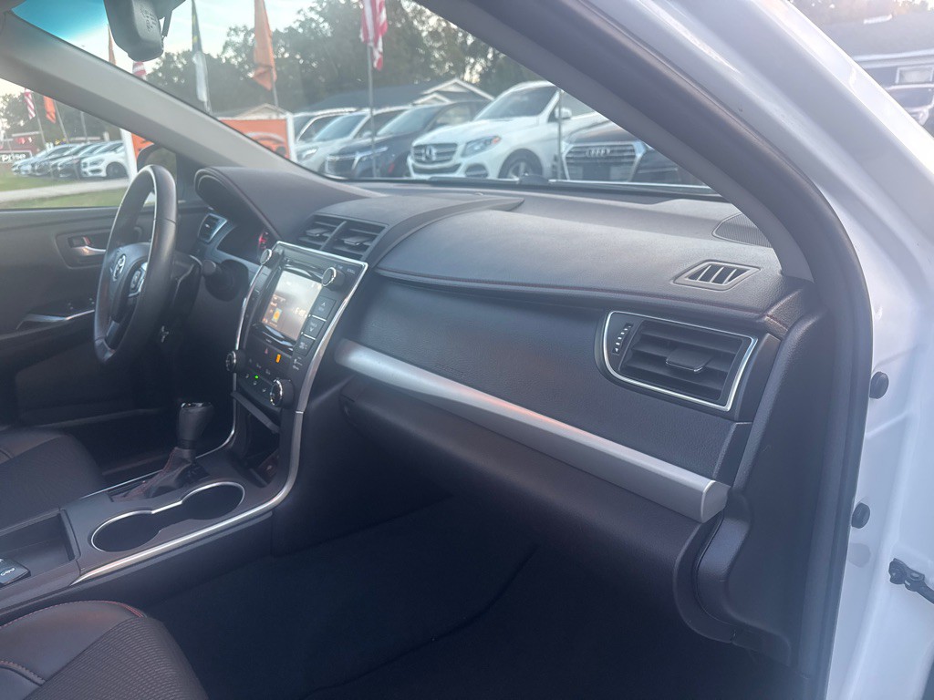 2017 Toyota Camry Image 15