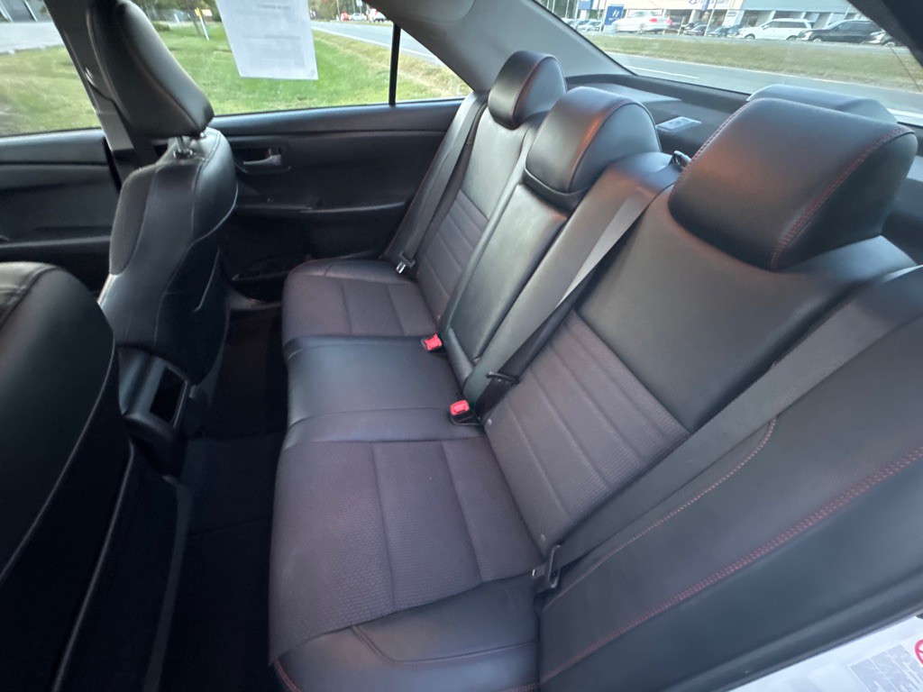 2017 Toyota Camry Image 20
