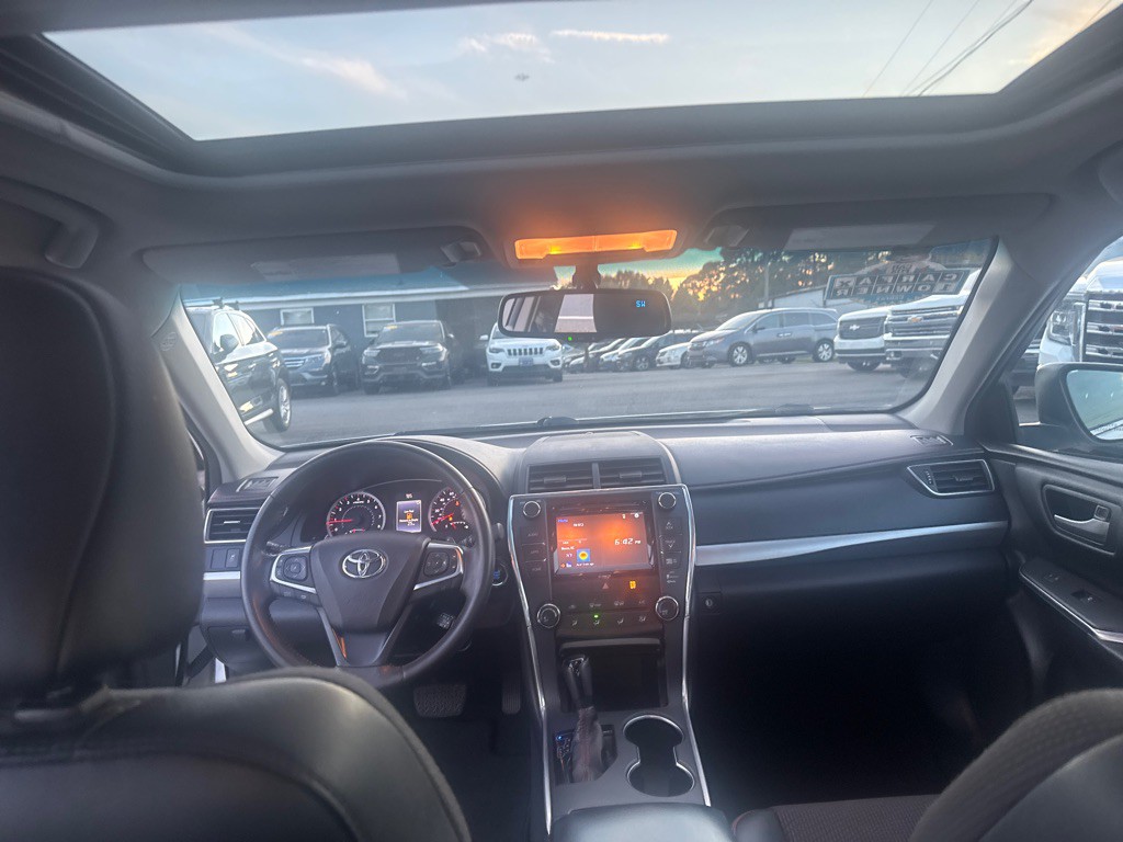 2017 Toyota Camry Image 21