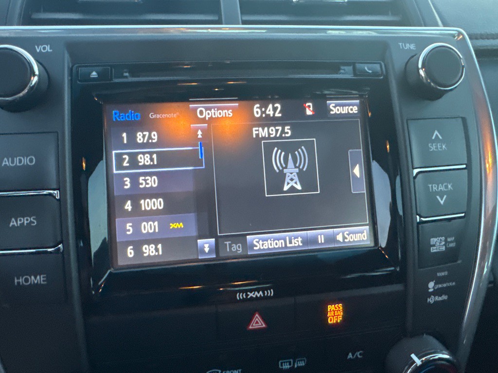 2017 Toyota Camry Image 23