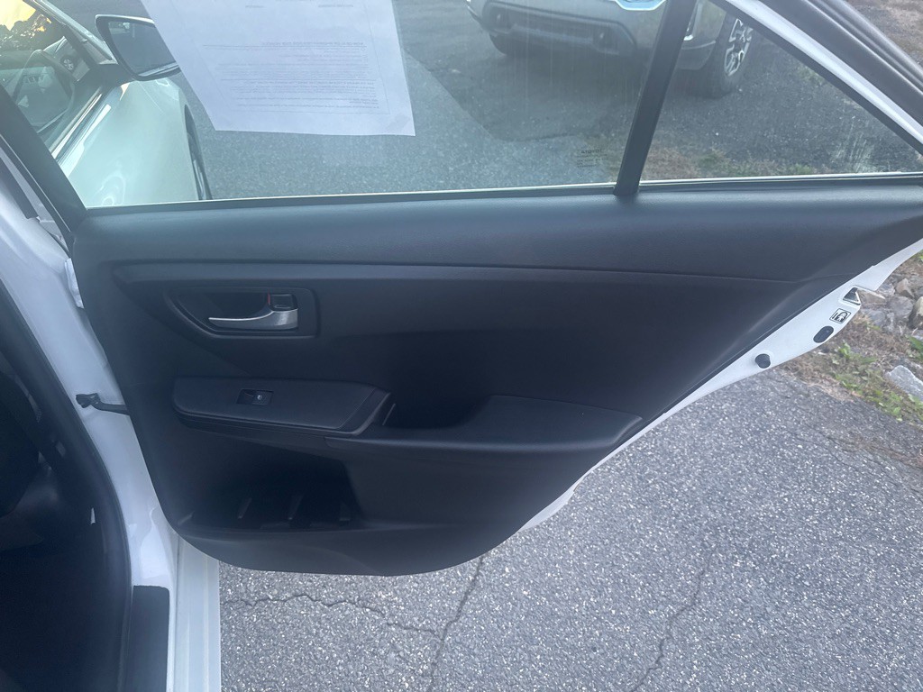 2017 Toyota Camry Image 33