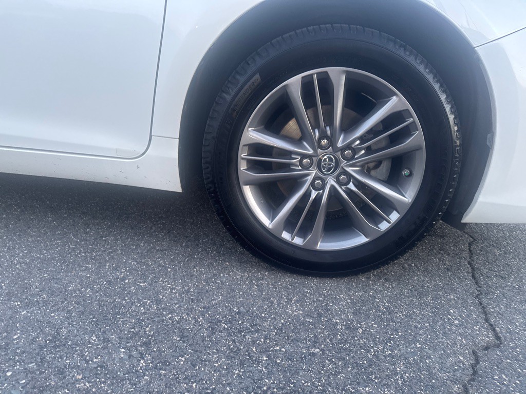2017 Toyota Camry Image 34