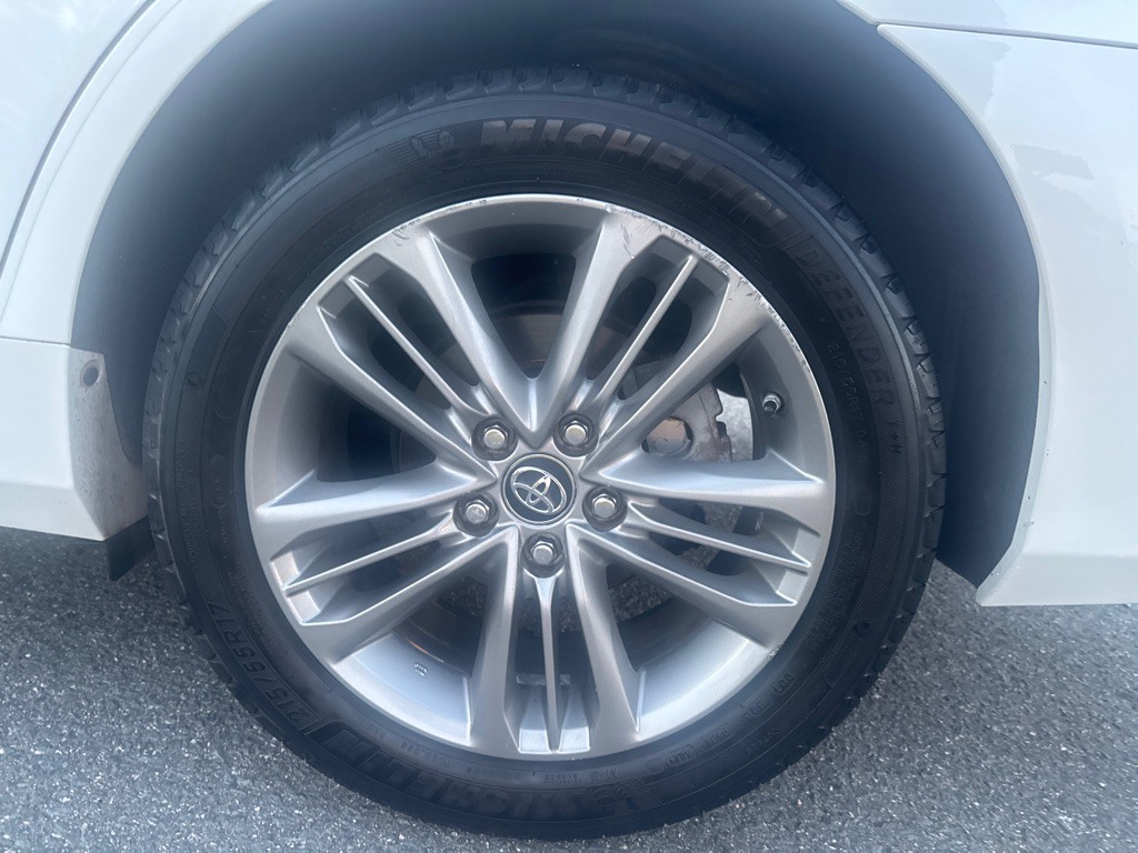 2017 Toyota Camry Image 36