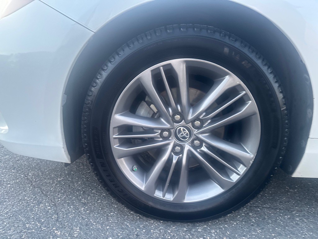 2017 Toyota Camry Image 37