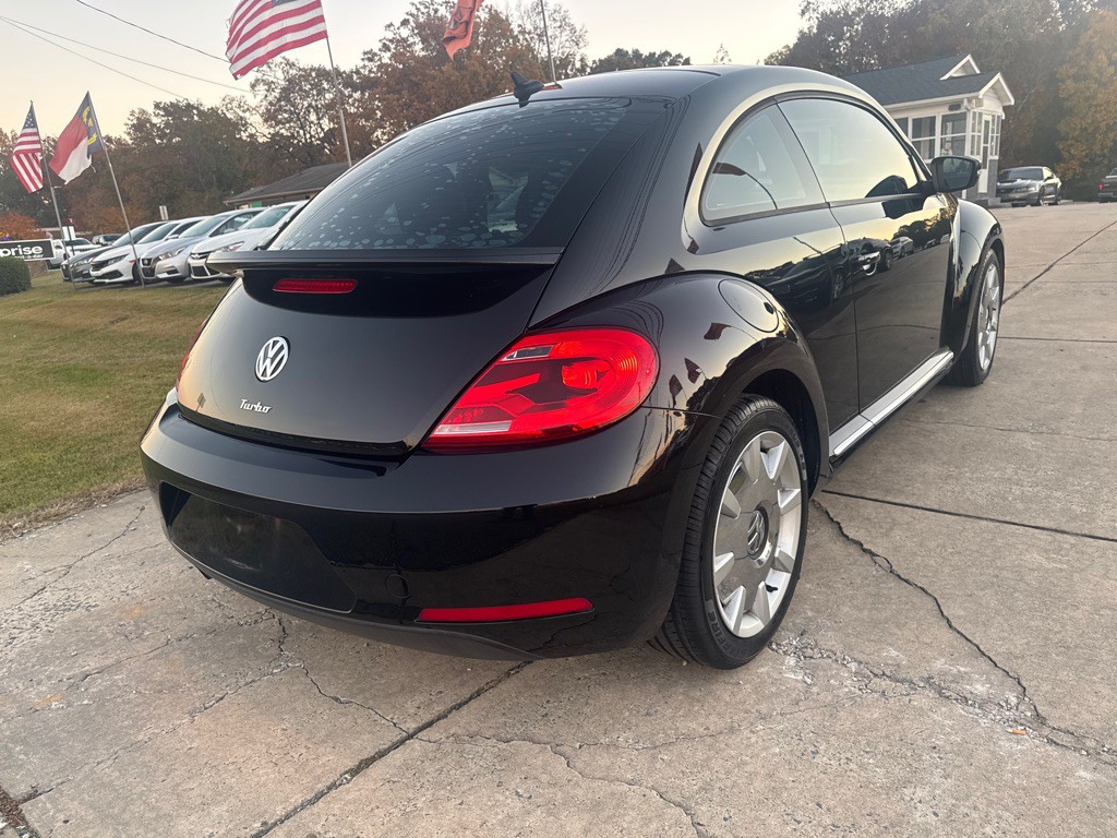 2016 Volkswagen Beetle Image 8