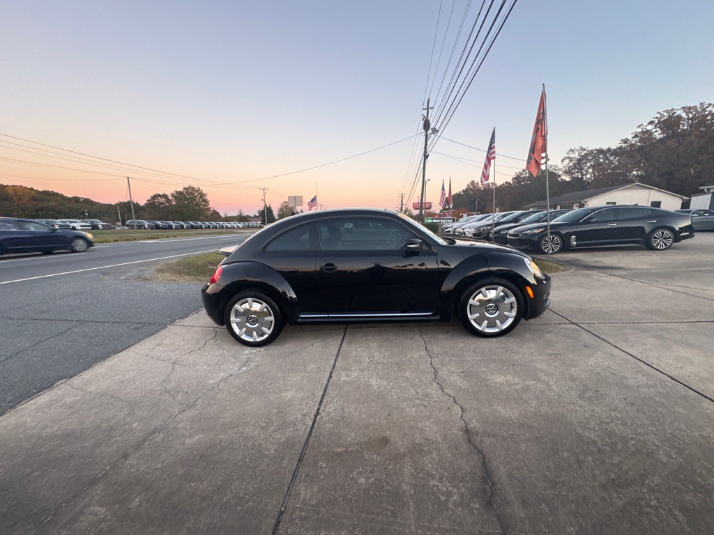 2016 Volkswagen Beetle Image 13