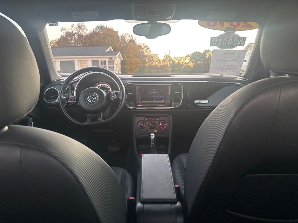 2016 Volkswagen Beetle Image 17