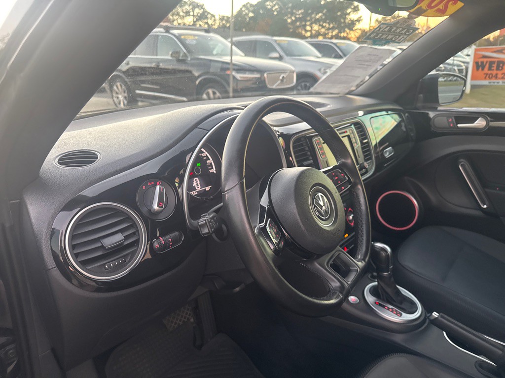 2016 Volkswagen Beetle Image 18