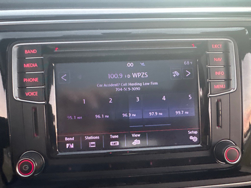 2016 Volkswagen Beetle Image 24