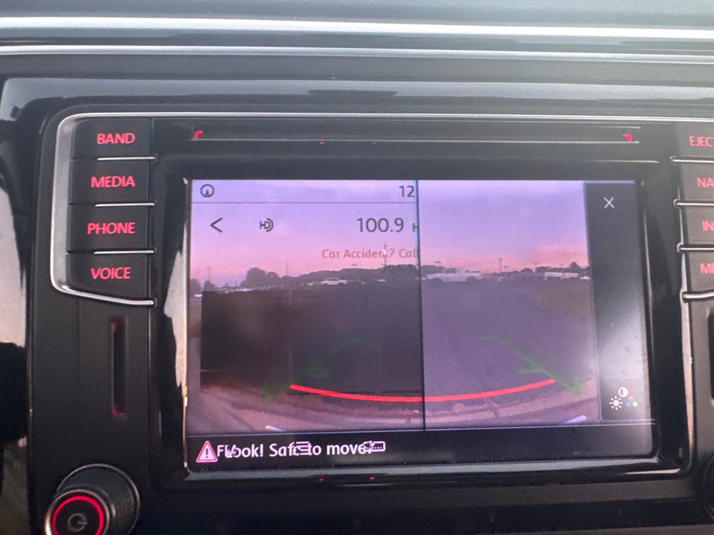 2016 Volkswagen Beetle Image 25