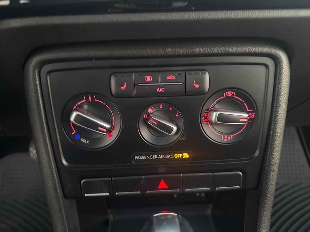 2016 Volkswagen Beetle Image 27