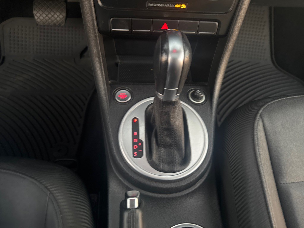 2016 Volkswagen Beetle Image 28