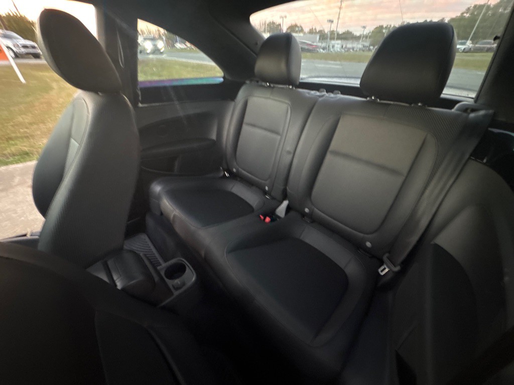 2016 Volkswagen Beetle Image 30