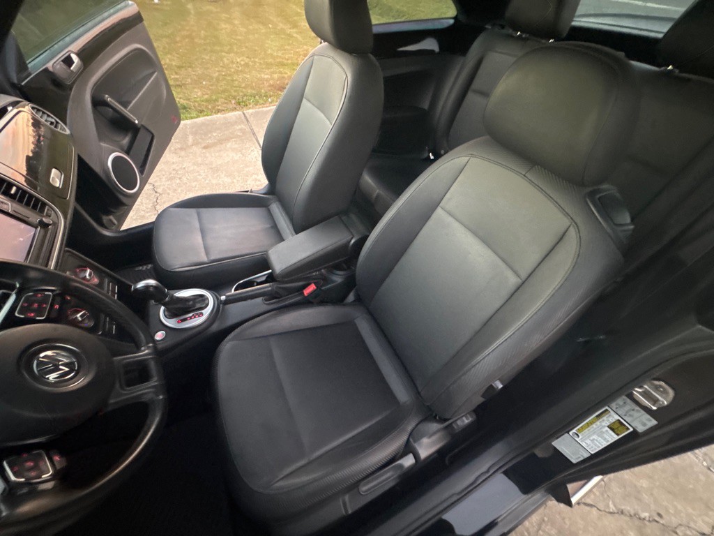 2016 Volkswagen Beetle Image 31