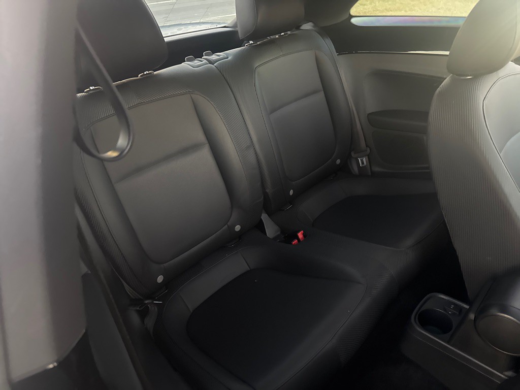 2016 Volkswagen Beetle Image 32
